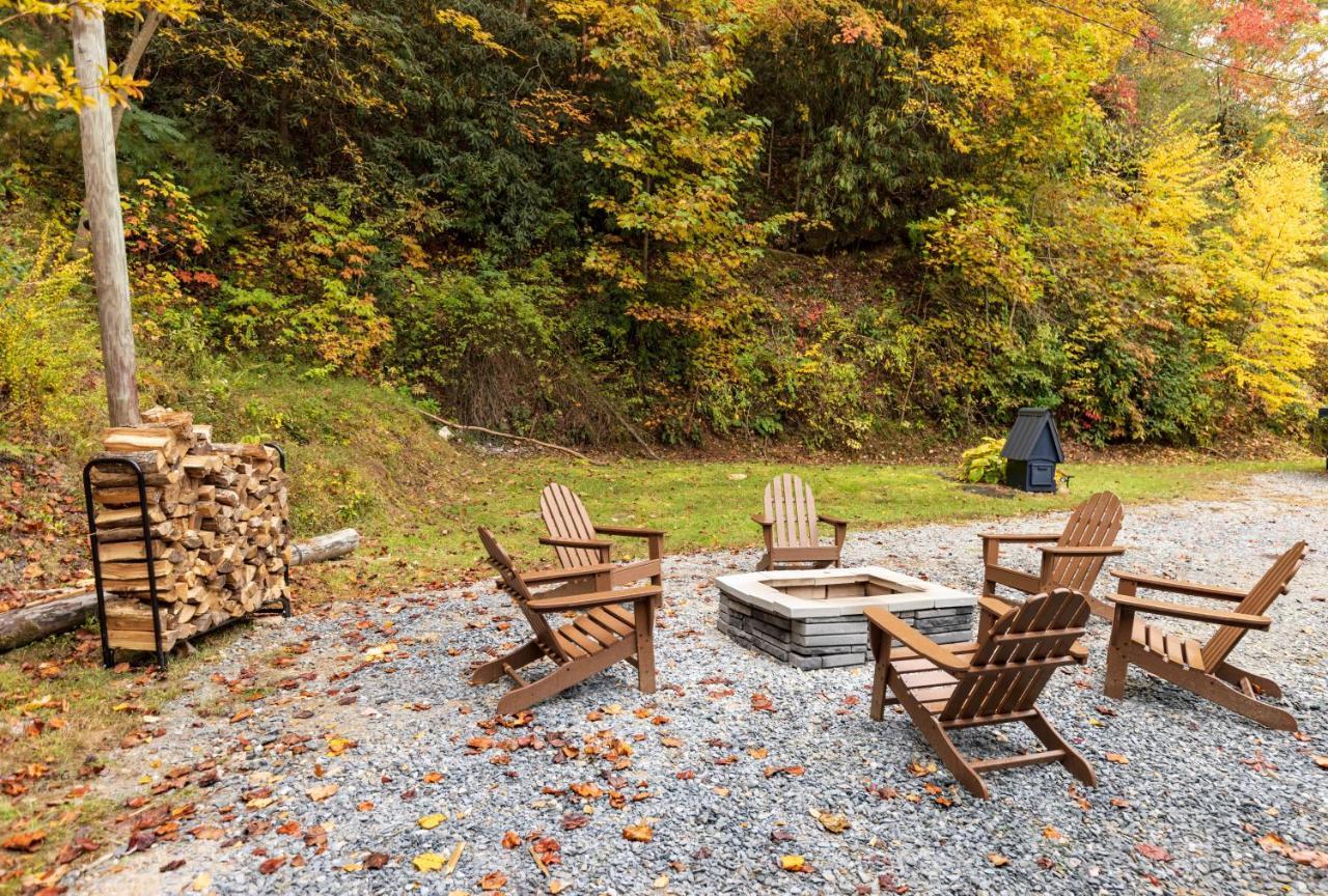 Fun Cabin With Hot Tub, Pool Table & Fire Pit - Big Blue Bryson City Exterior foto
