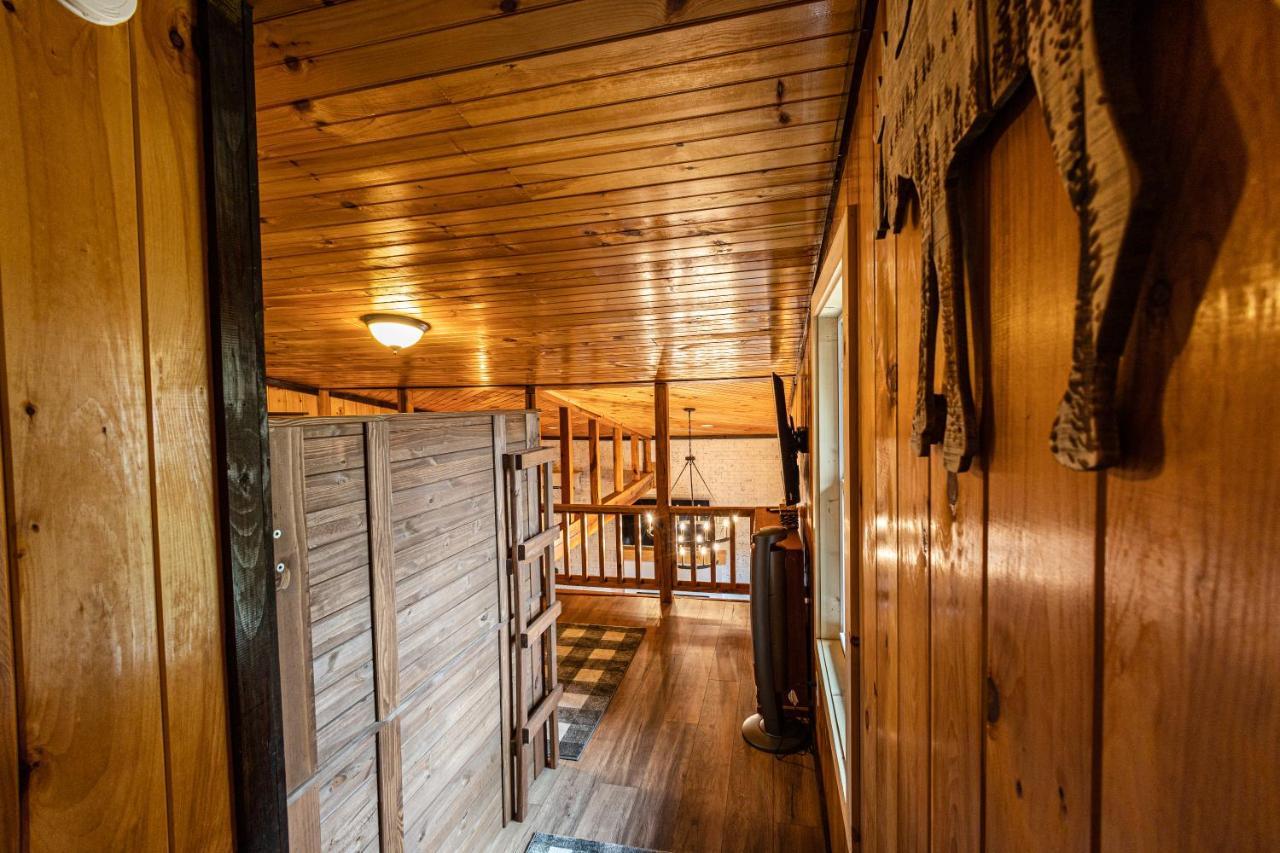 Fun Cabin With Hot Tub, Pool Table & Fire Pit - Big Blue Bryson City Exterior foto